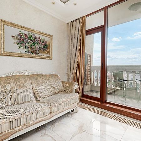 Greek Street Deluxe Apartment Одеса Екстериор снимка