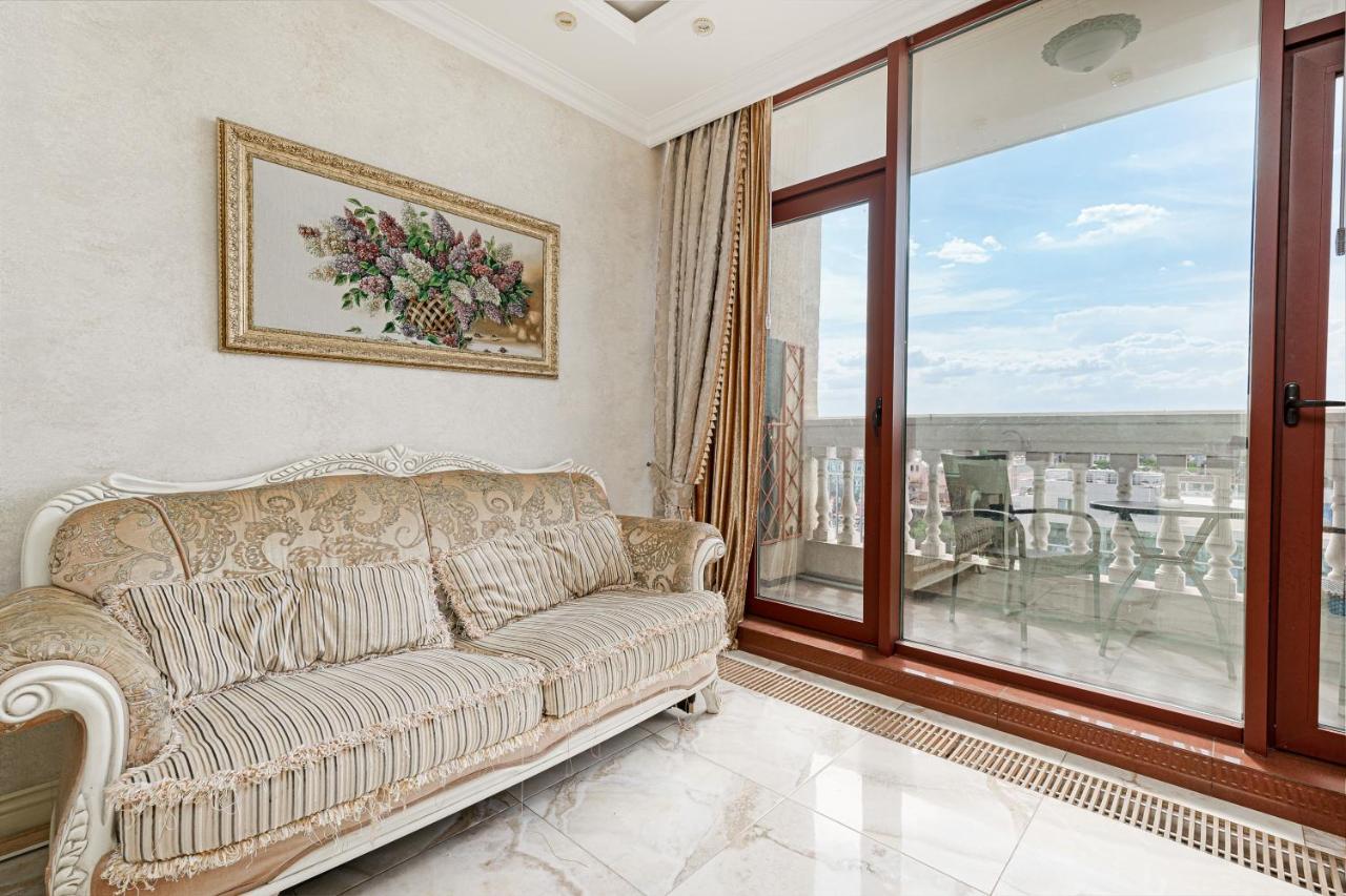 Greek Street Deluxe Apartment Одеса Екстериор снимка