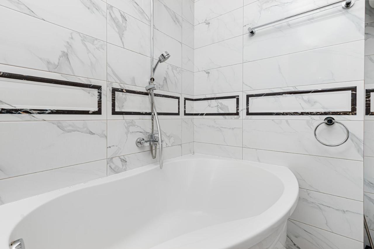 Greek Street Deluxe Apartment Одеса Екстериор снимка